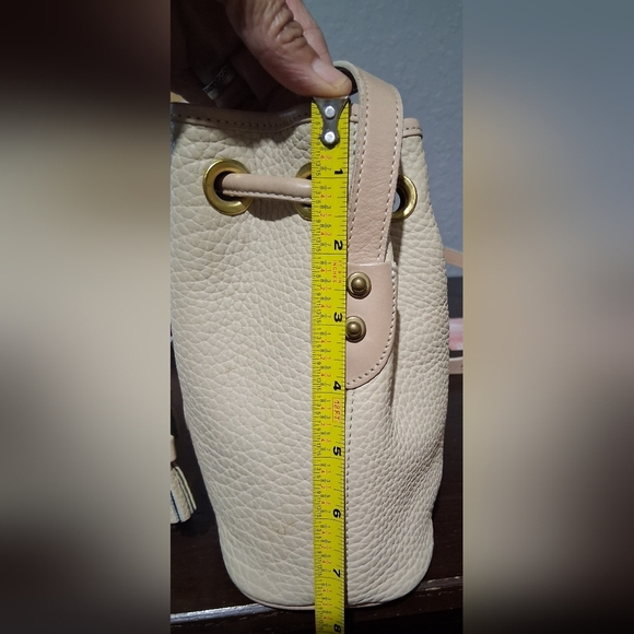 Dooney & Bourke Cream Pebbled Leather Bucket Bag - Picture 3 of 10